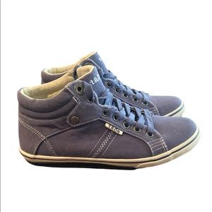 NWOT  Taos Womens Top Star Sneakers - size 7